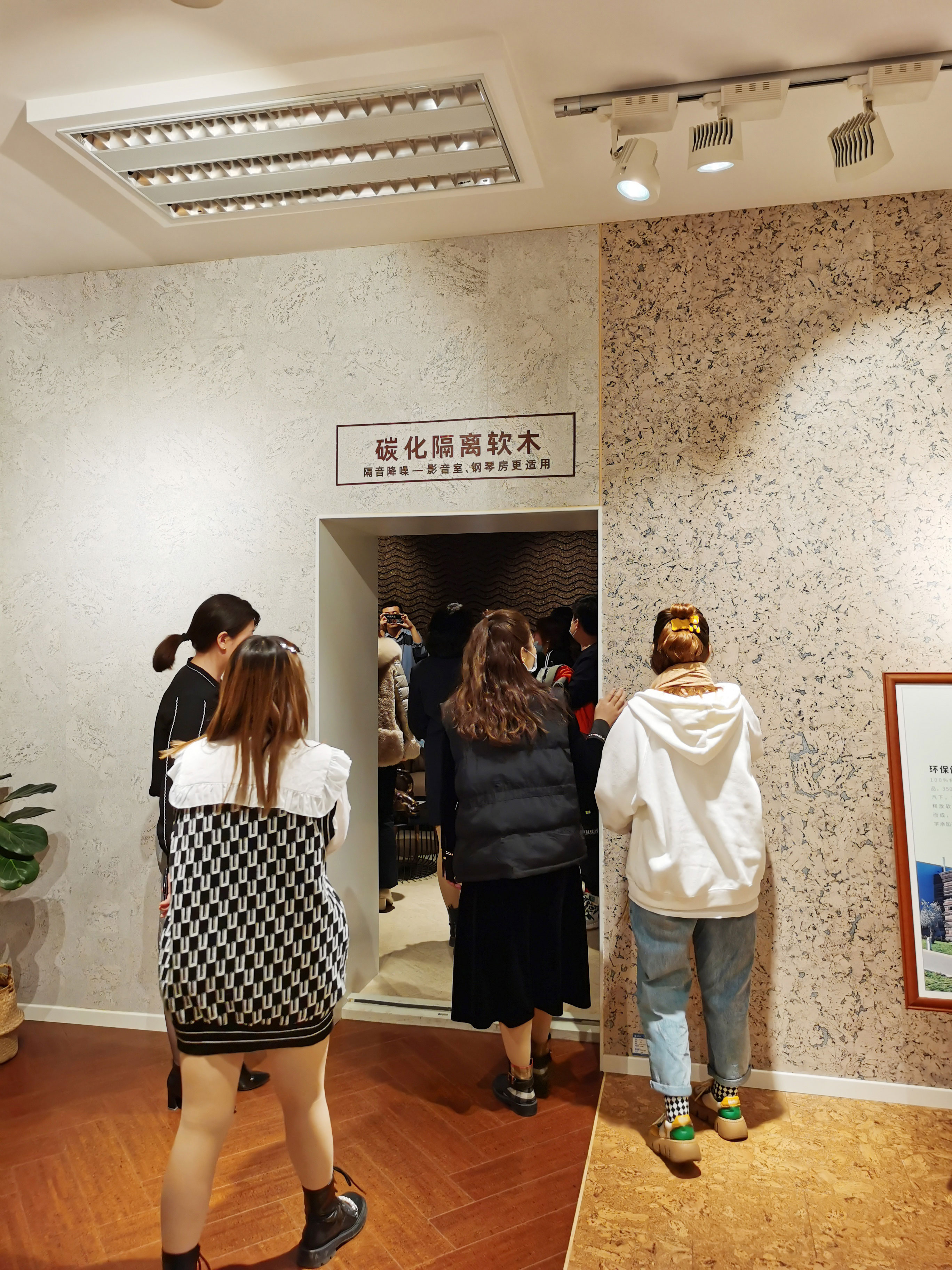 首屆新疆國際軟木文化節(jié)交流會(huì)啟動(dòng),“軟”實(shí)力硬圈粉! 8 首屆新疆國際軟木文化節(jié)交流會(huì)啟動(dòng),“軟”實(shí)力硬圈粉! 8